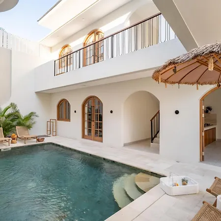 Azure Luxe Boutique Villa In Canggu-Pool Side 2